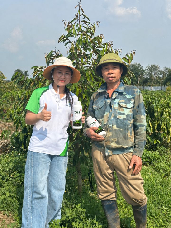 លោក ពៅ រតនា កាន់ YUUKI NANO